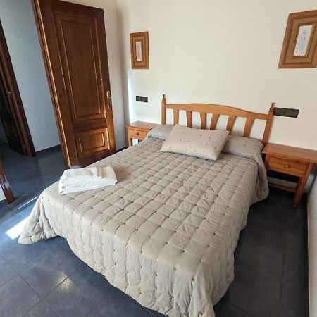 Vivienda Turistica Vacacional Maricarmen Hotel Arou Buitenkant foto