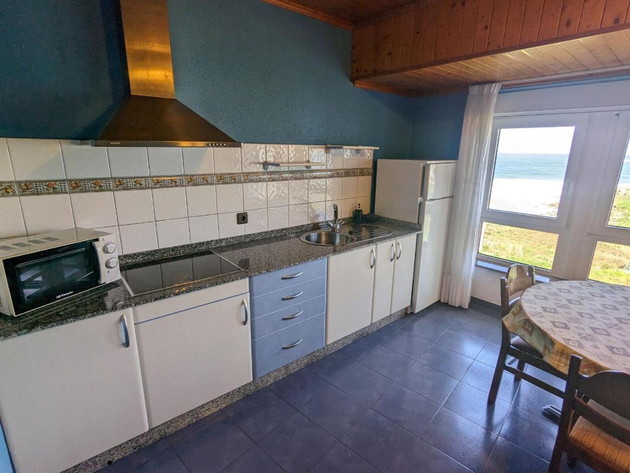 Vivienda Turistica Vacacional Maricarmen Hotel Arou Buitenkant foto