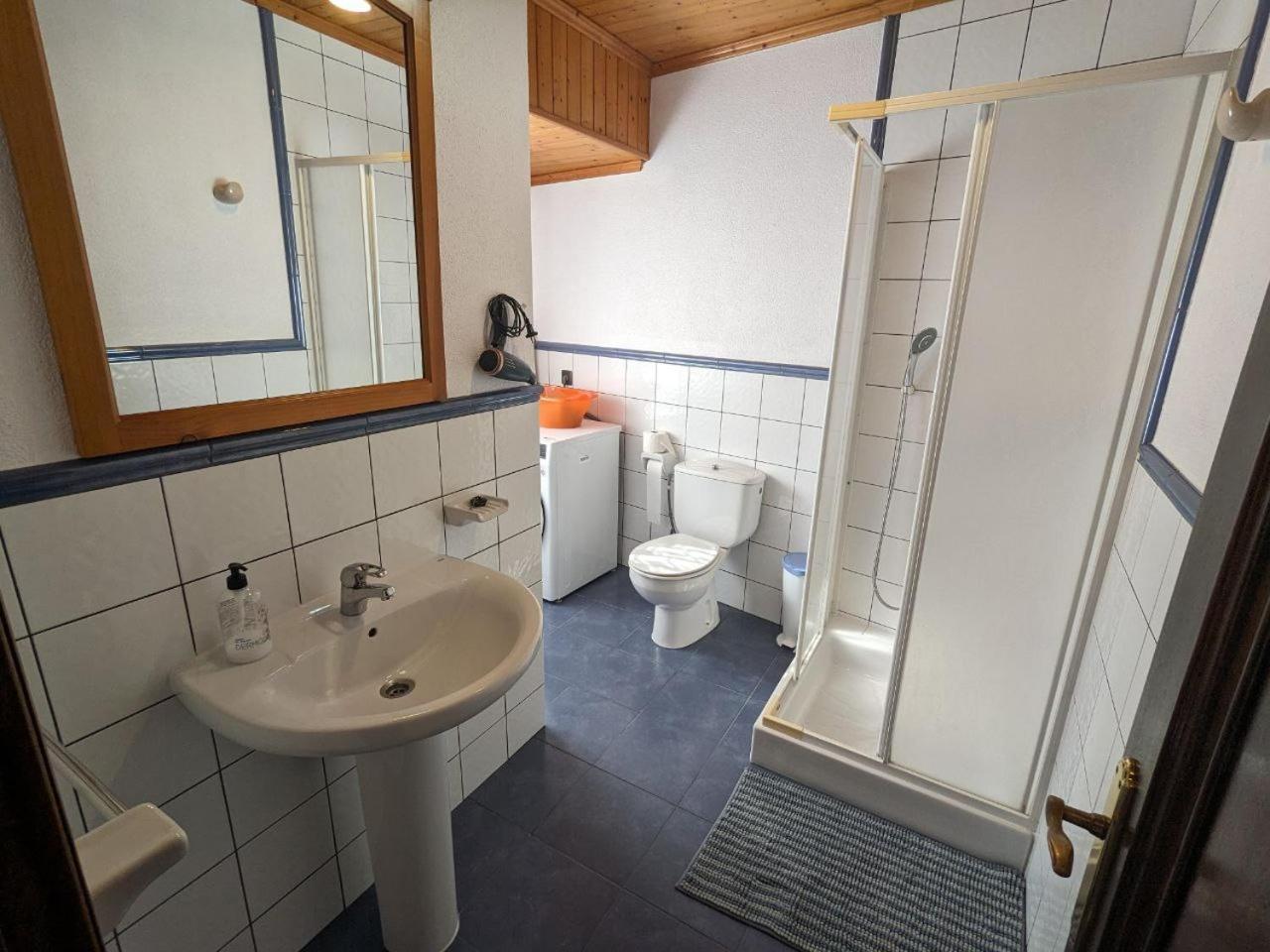 Vivienda Turistica Vacacional Maricarmen Hotel Arou Buitenkant foto