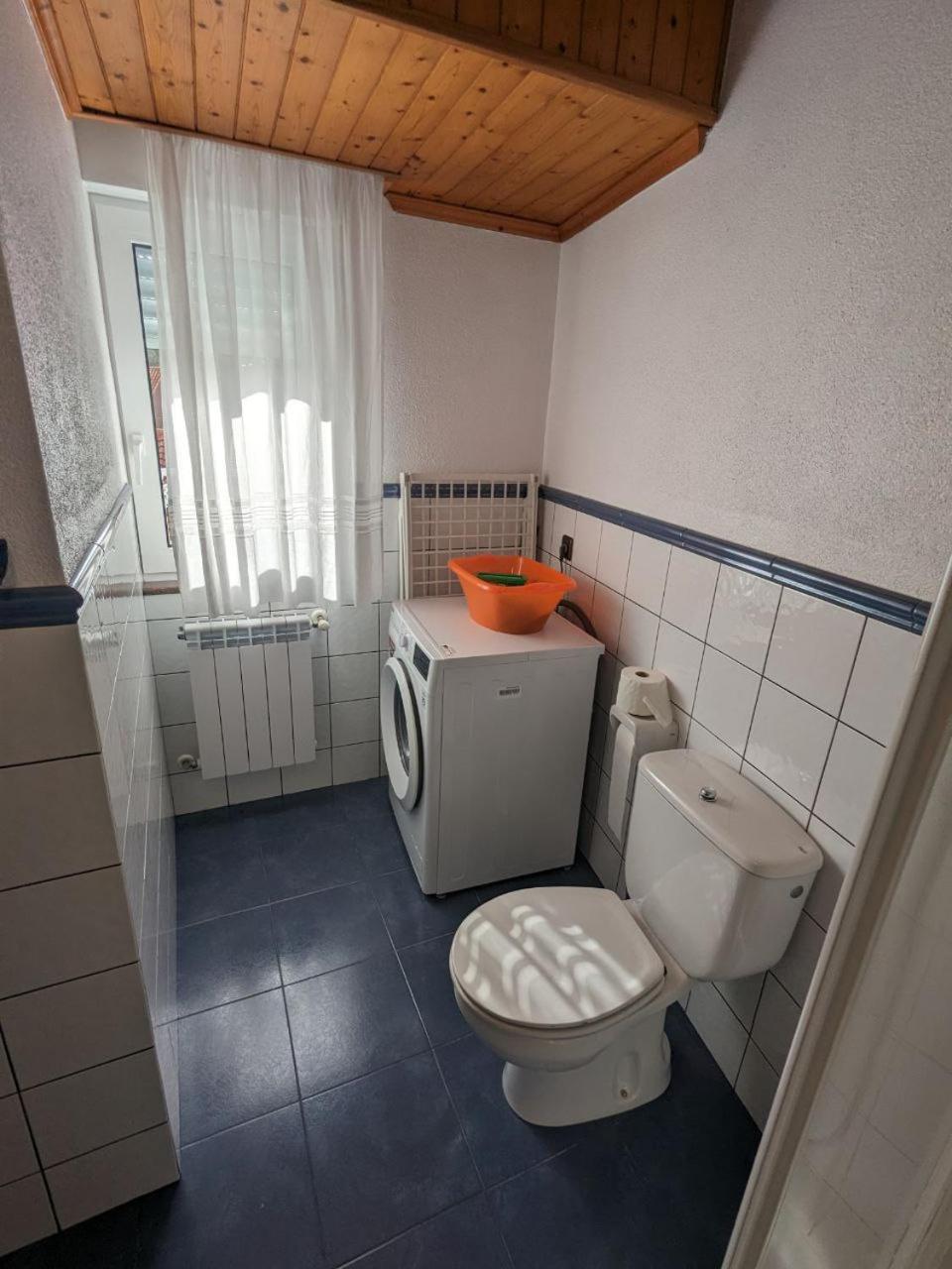 Vivienda Turistica Vacacional Maricarmen Hotel Arou Buitenkant foto