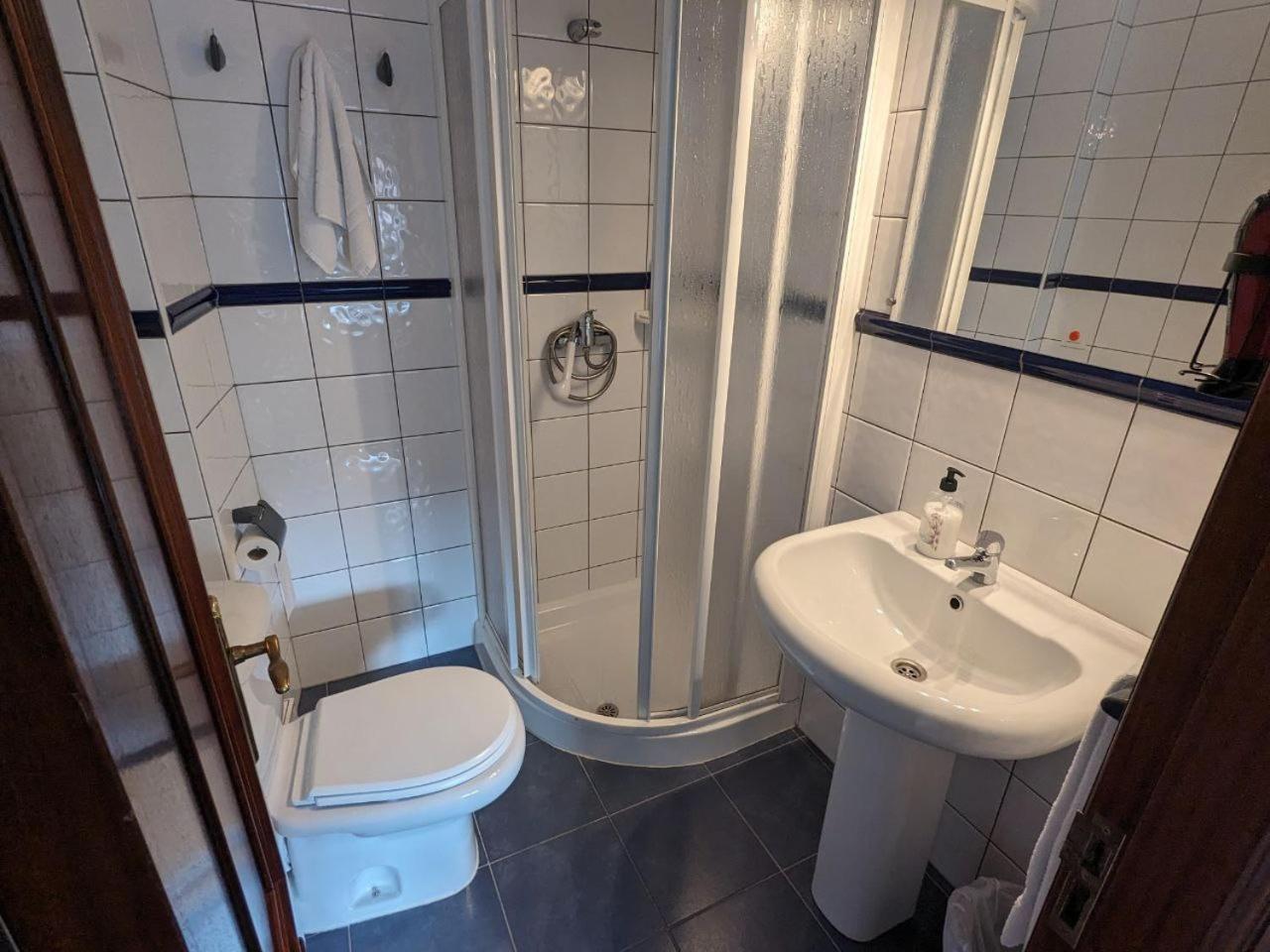 Vivienda Turistica Vacacional Maricarmen Hotel Arou Buitenkant foto